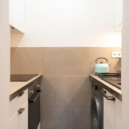 Beautiful Cocoon Of - Near Park Apartment